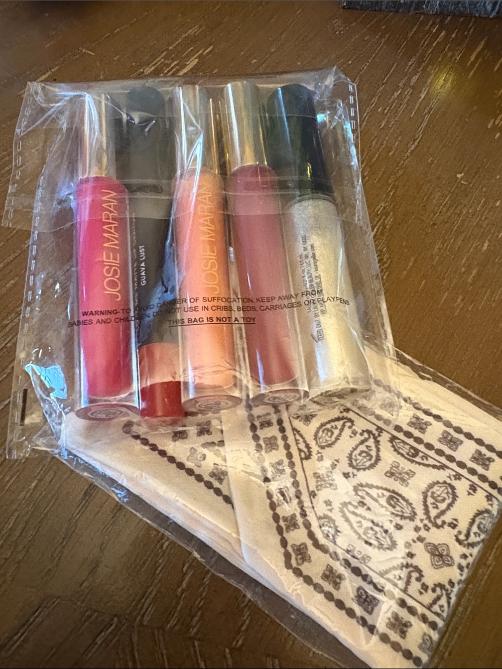 Josie Maran & Laura Gellar 5 Piece Lip Matte Crayon & Glosses. 1 white hair tie.